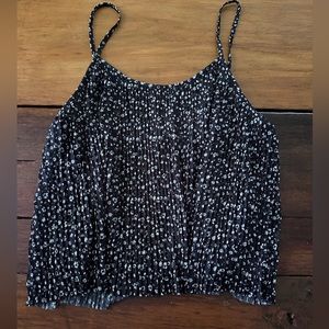 Hollister Size Small sleeveless shirt